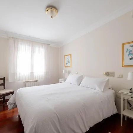 La Canariona, A Charming *