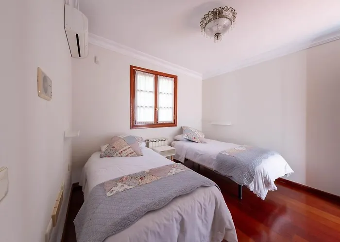 Chalet La Canariona, A Charming *