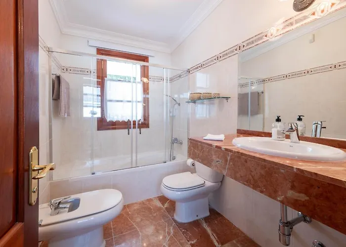 Chalet La Canariona, A Charming *